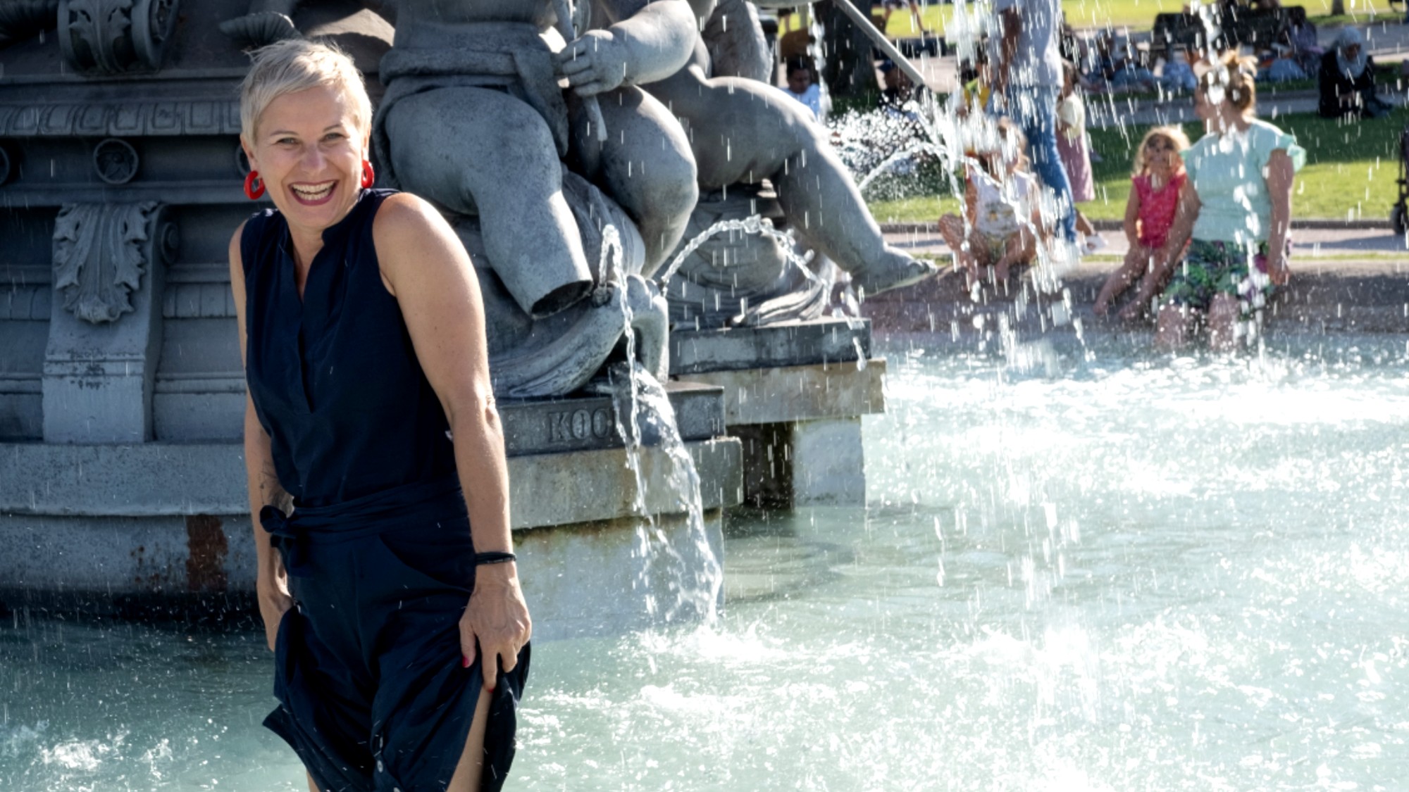 sonjahradetzky-brunnen-links-2000-1125-004